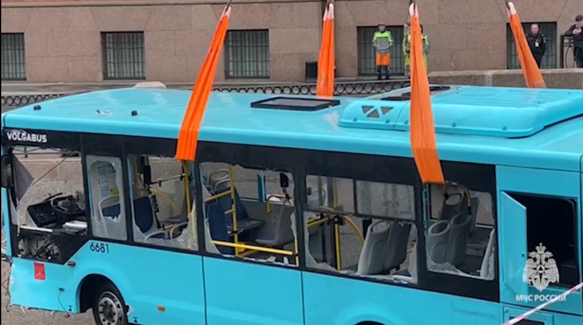 Упавшим в реку в Санкт-Петербурге автобусом оказался Волгабас