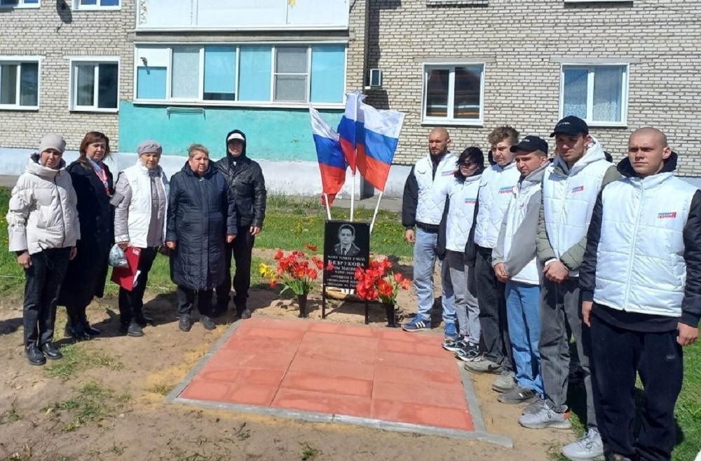 В Селивановском районе посадили яблоневую аллею в честь героя СВО