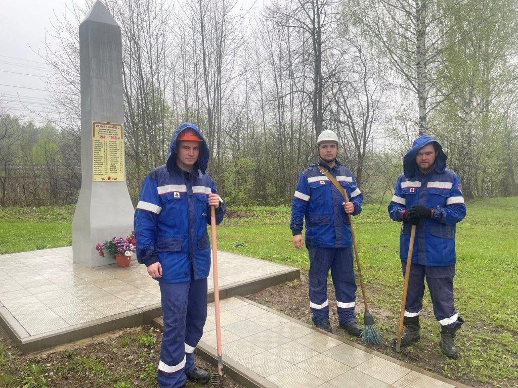 Волонтёры благоустроили мемориалы воинам Великой Отечественной войны во Владимирской области