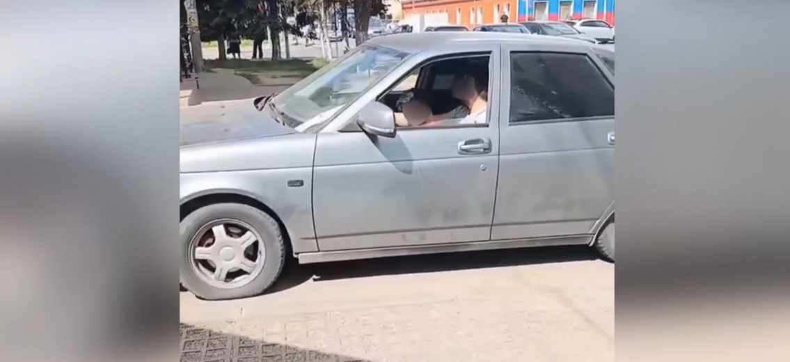 Во Владимирской области отец усадил за руль легковушки своего пятилетнего ребёнка