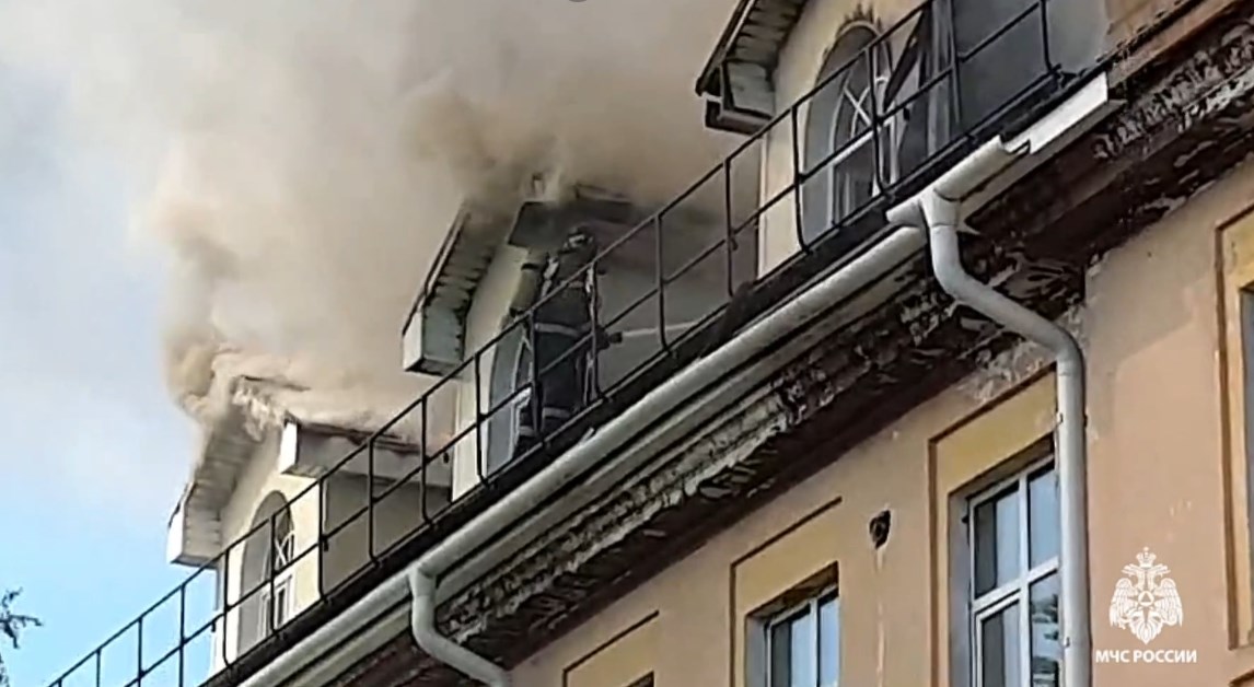 В городе Кольчугино произошёл пожар в торговом центре