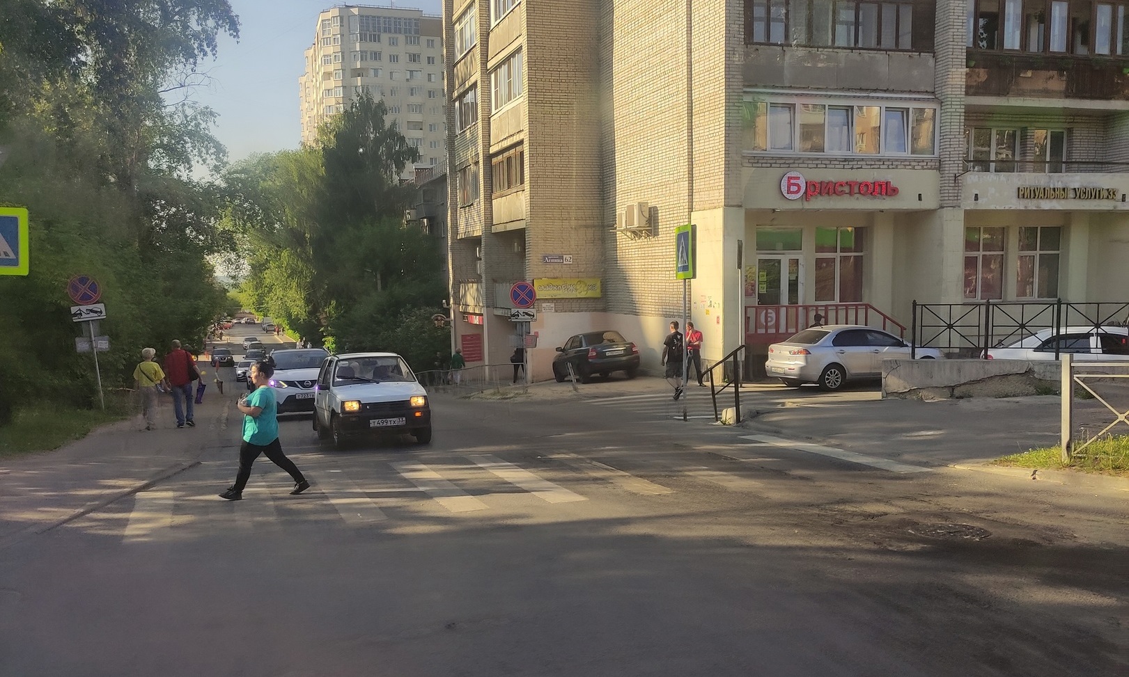 Во Владимире на перекрестке проспекта Ленина и улицы Ставровской ставят светофоры