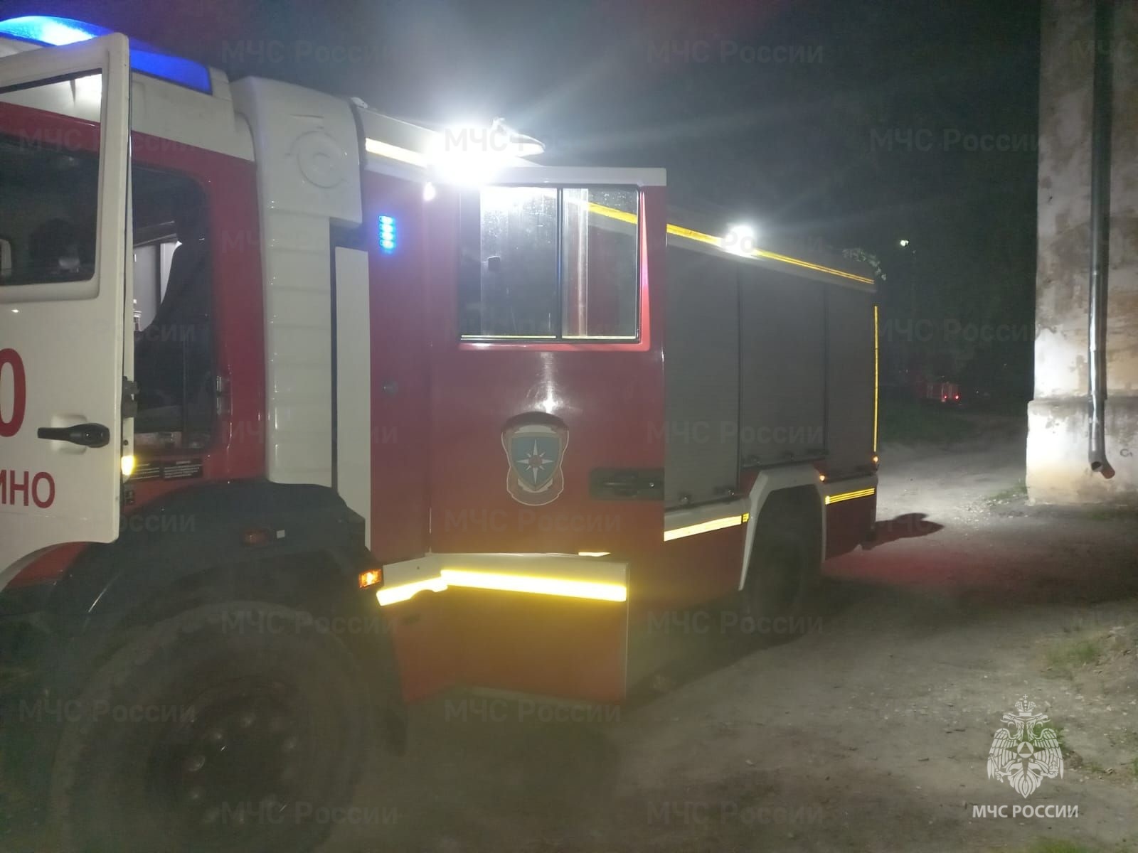 В Кольчугино спасатели эвакуировали из пожара двоих человек