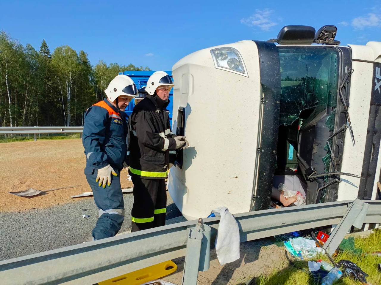 На трассе М12 во Владимирской области произошло страшное ДТП с участием зерновоза и Tesla