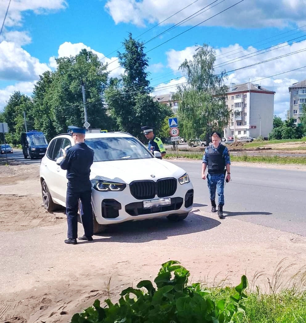 Во Владимирской области приставы за день арестовали на дорогах 8 автомобилей должников 