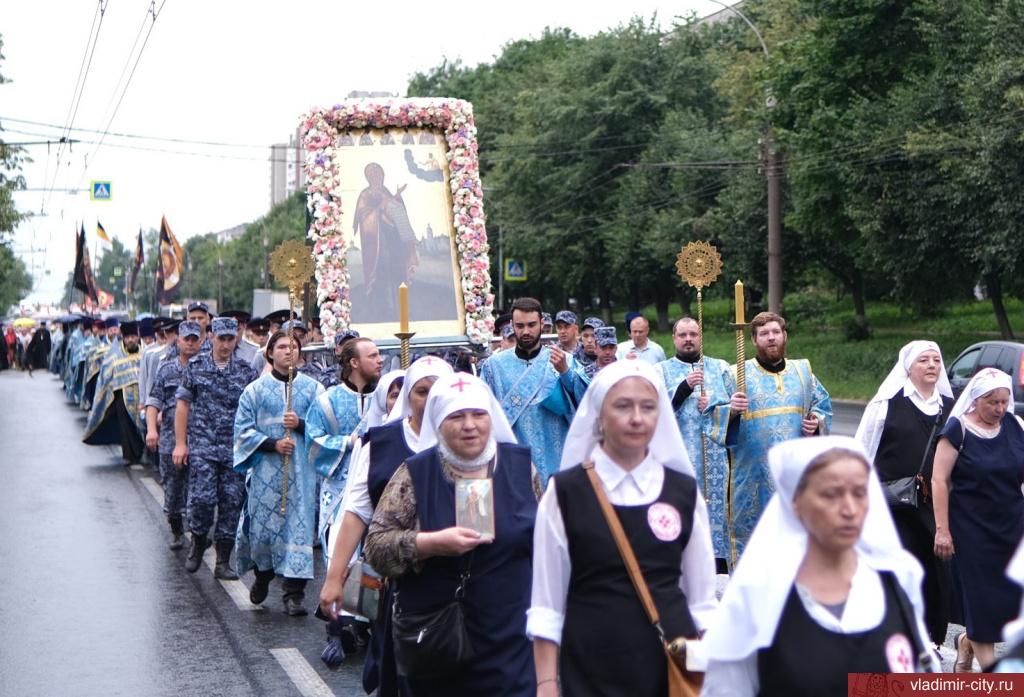 Накануне празднования Боголюбской иконы Божией Матери состоялся традиционный Крестный ход