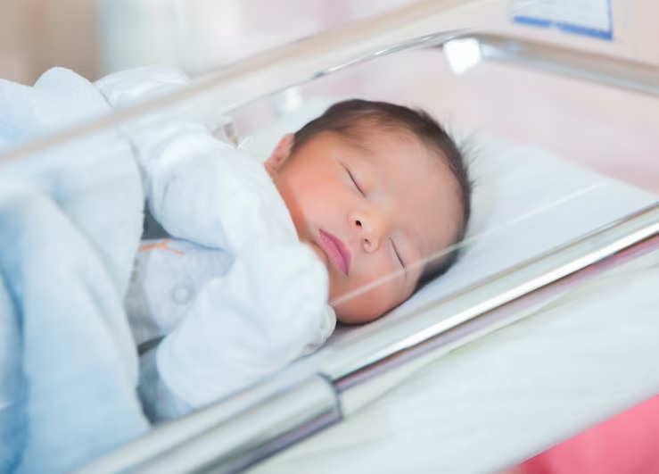 Медики ОДКБ помогли новорожденному с опасной смертельной патологией 