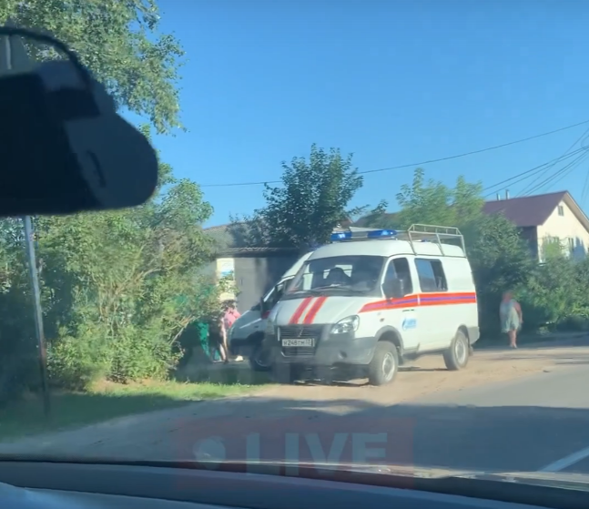 Во Владимирской области водитель легковушки врезался в забор и сбил женщину 