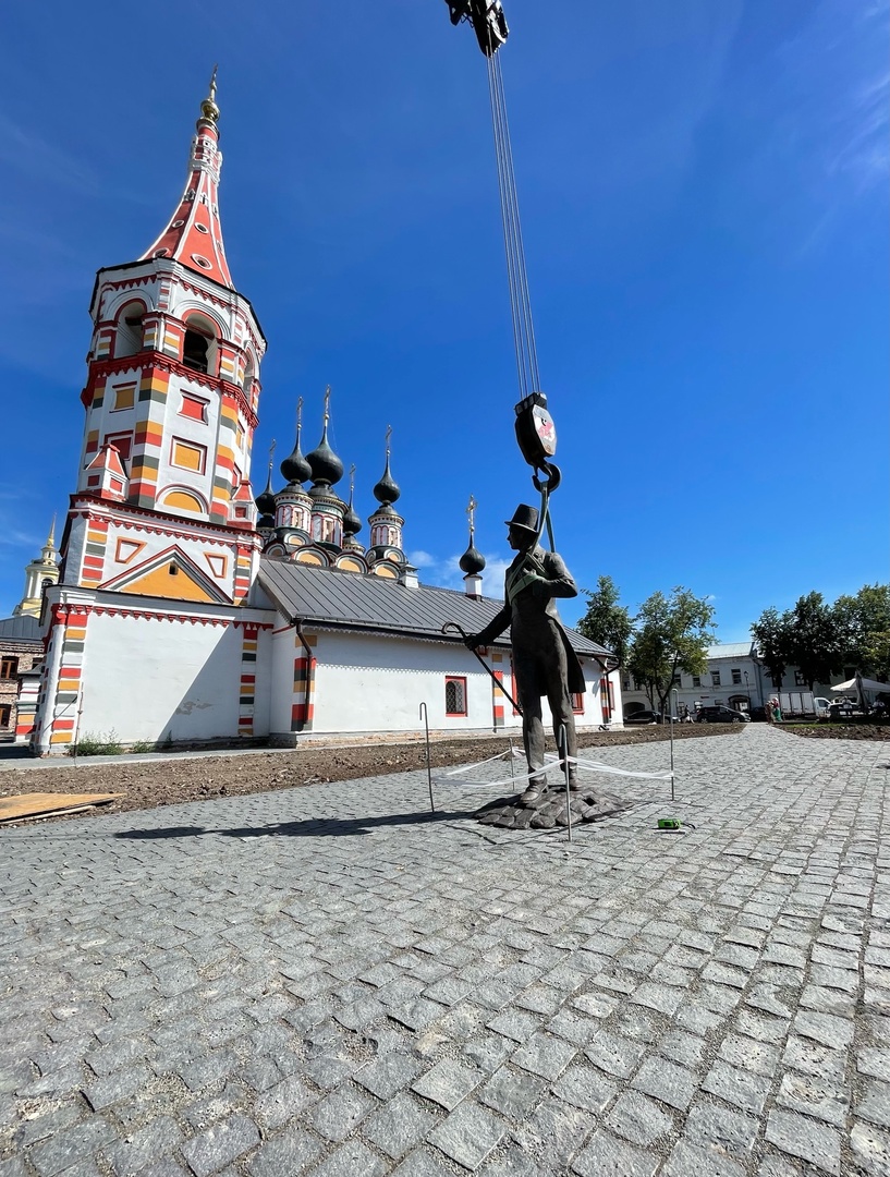 В Суздале появился памятник Бальзаминову 