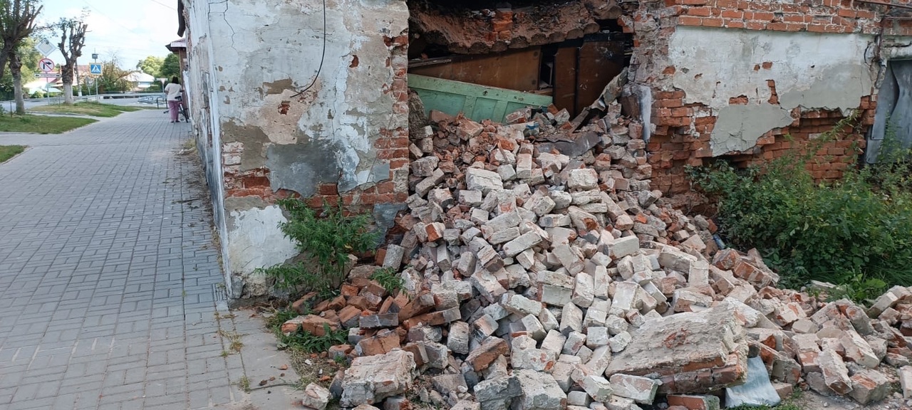 Во Владимирской области обрушилась стена дома 