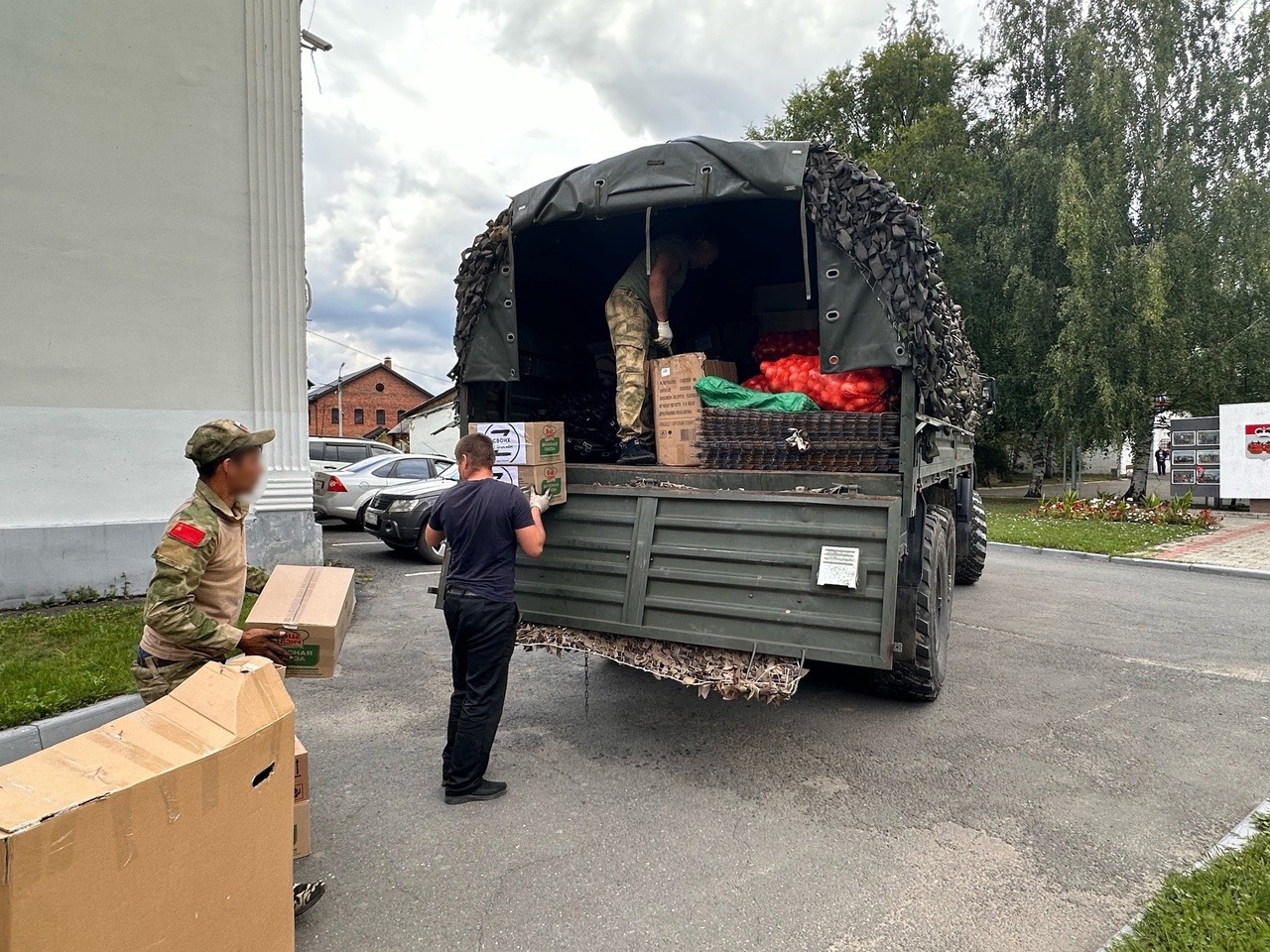 Из Владимирской области в военный госпиталь отправили электротовары, продукты и инструменты 