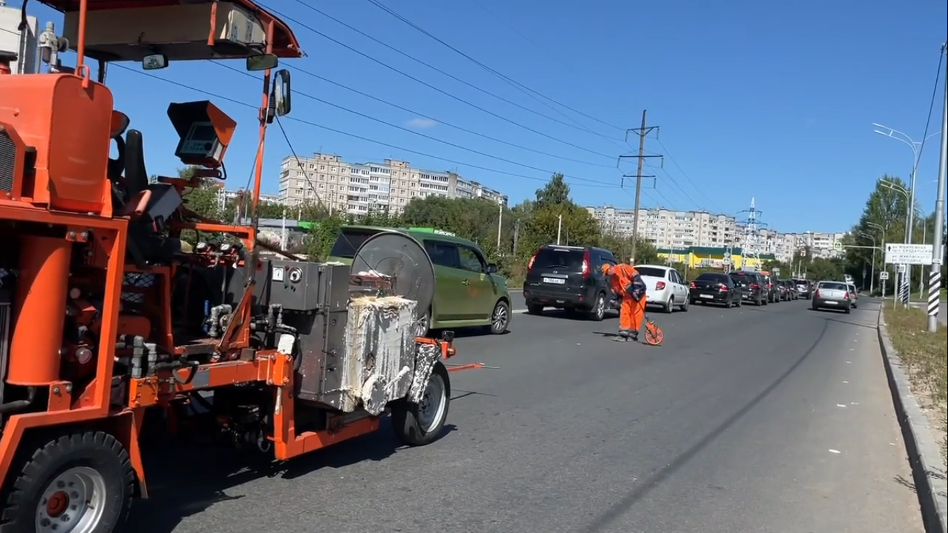 Во Владимире обновляют разметку на Рпенском проезде 