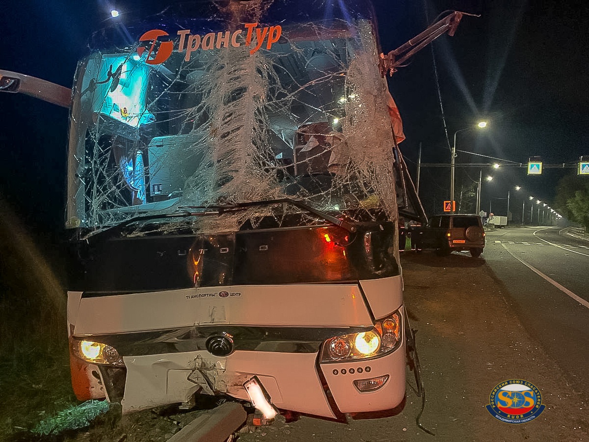 Московский автобус с 47-ю пассажирами попал в ДТП в Камешковском районе