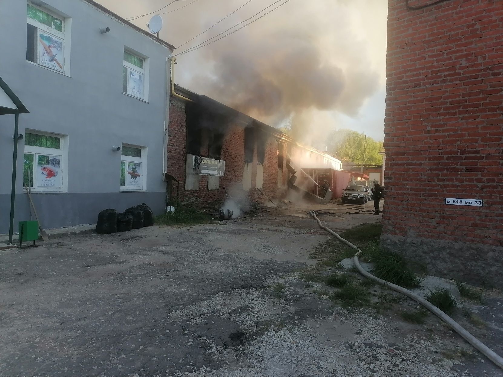 С утра во Владимире сгорел автосервис