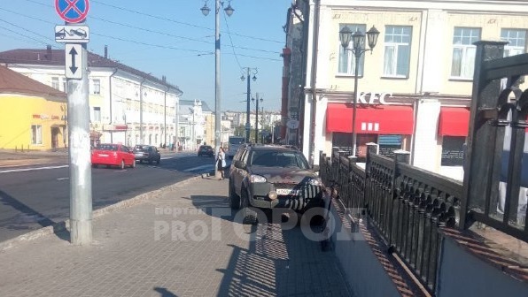 В центре Владимира "китаец" врезался в ограждение