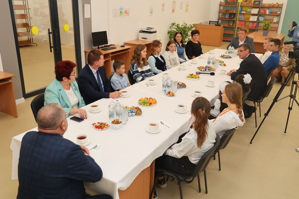 Авдеев пообщался со школьниками из Белгородский области, которые сейчас учатся в Доброграде 