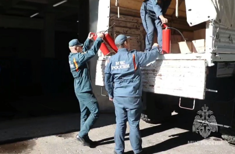Владимирские спасатели передали в Курскую область 325 огнетушителей 