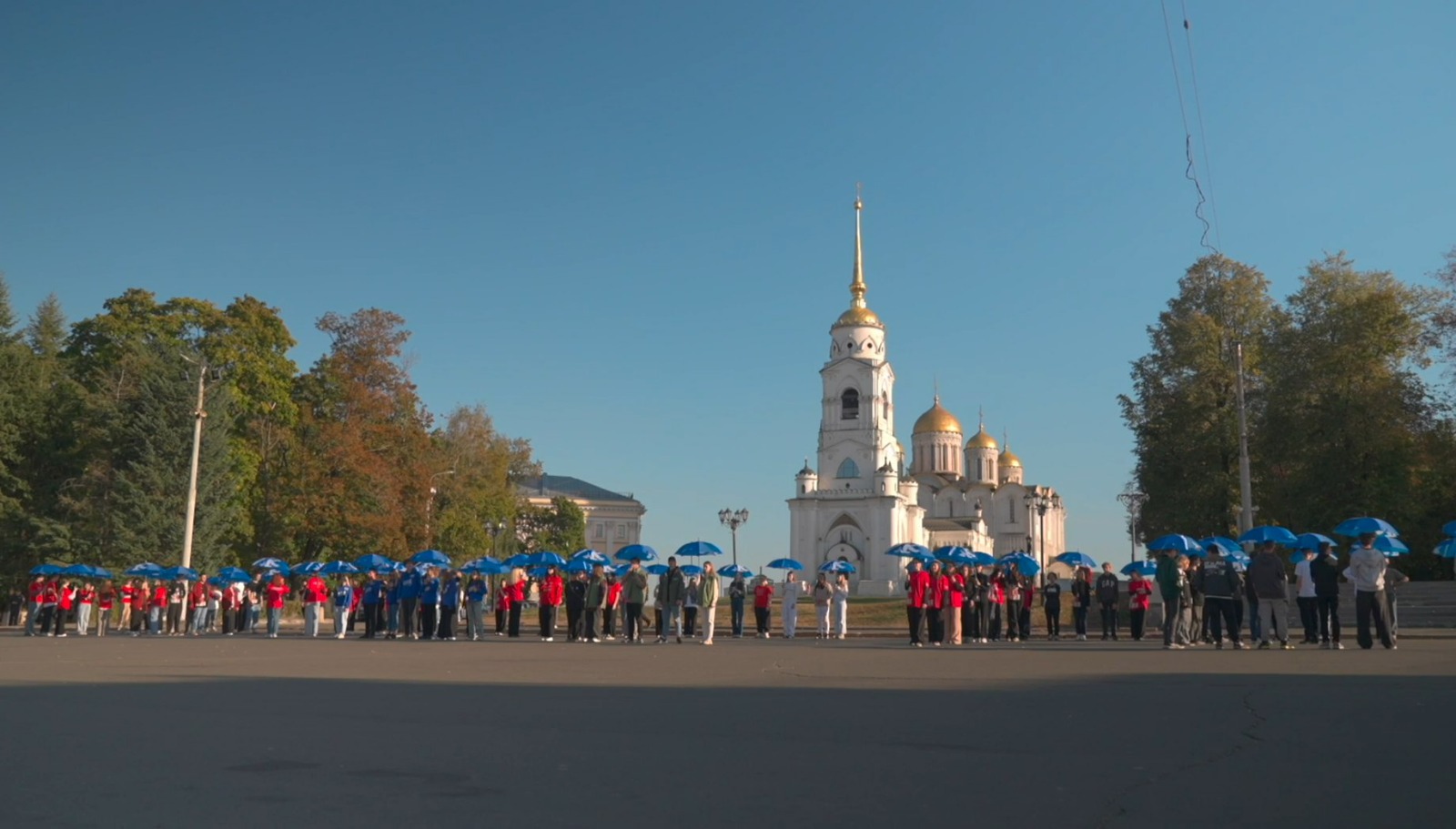 Во Владимире прошел флешмоб, посвященный воссоединению с новыми территориями