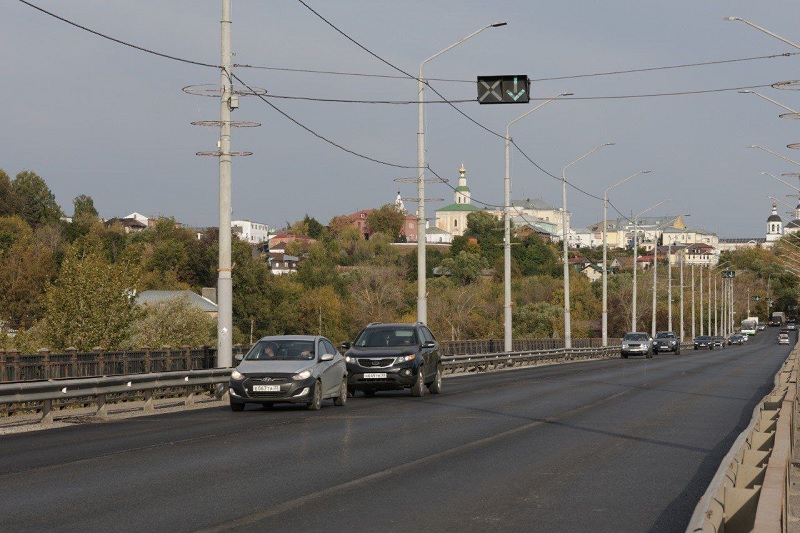 На мосту через Клязьму во Владимире уложили асфальт 
