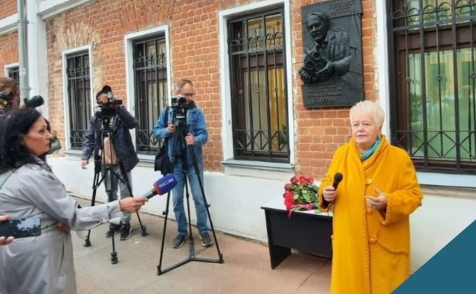 Во Владимире установили мемориальную доску кинодокументалисту Владимиру Ишутину