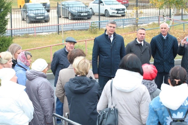 Александр Авдеев осмотрел реконструированный спорткомплекс в поселке Золотково
