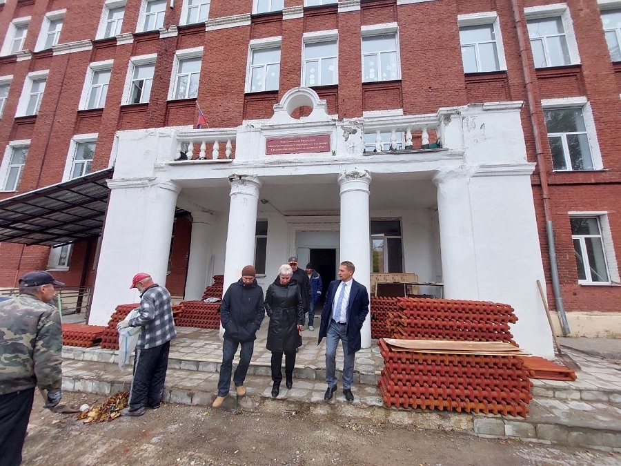 Замгубернатора Владимир Куимов поторопил подрядчика с ремонтом владимирской школы №26