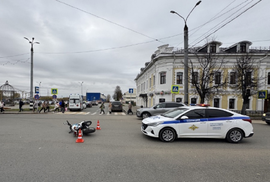 В Ковроее мотоциклист не справился с управлением и упал на проезжую часть 