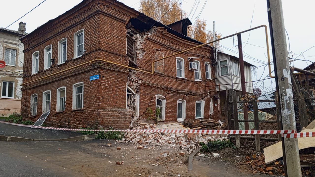 В центре Владимира обрушилась стена аварийного частного дома