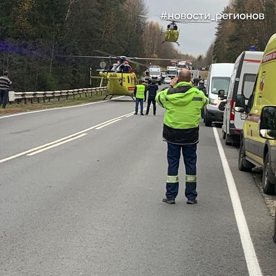 Владимирские медики помогали пострадавшим при жесткой посадке вертолета в Нижегородской области 