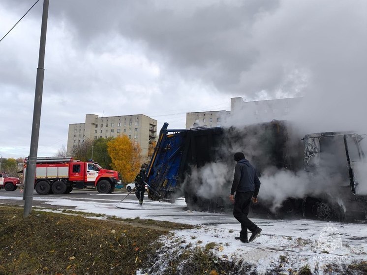 Во Владимире сгорел мусоровоз на улице Тракторной