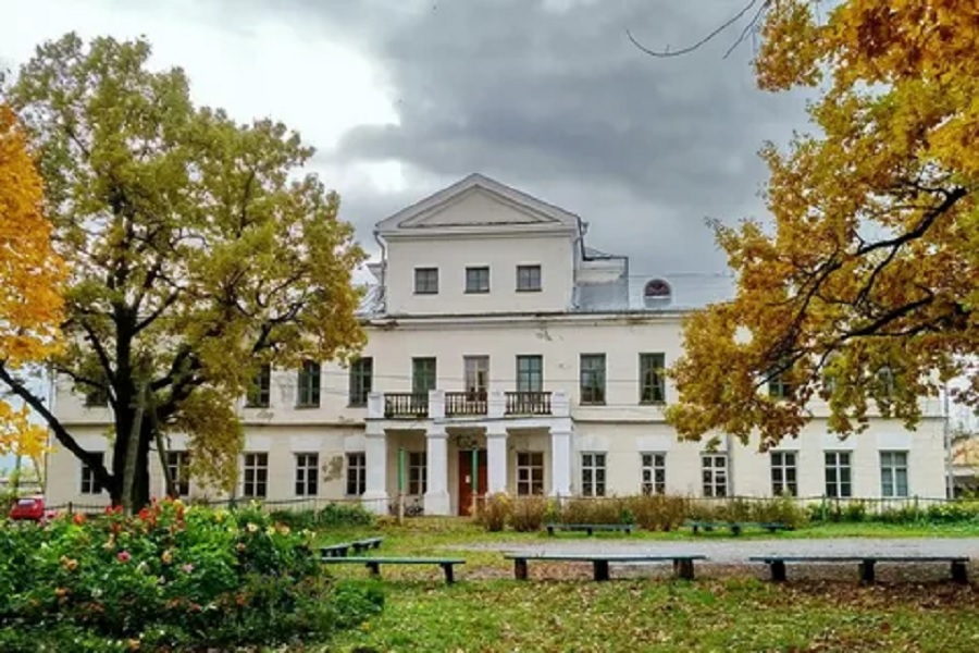 Укравший урну с территории усадьбы Голицыных мужчина пойдет под суд 