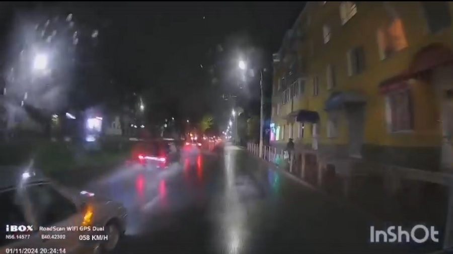 Спешившие на вызов владимирские спасатели чуть не попали в ДТП из-за подрезавшей их легковушки 