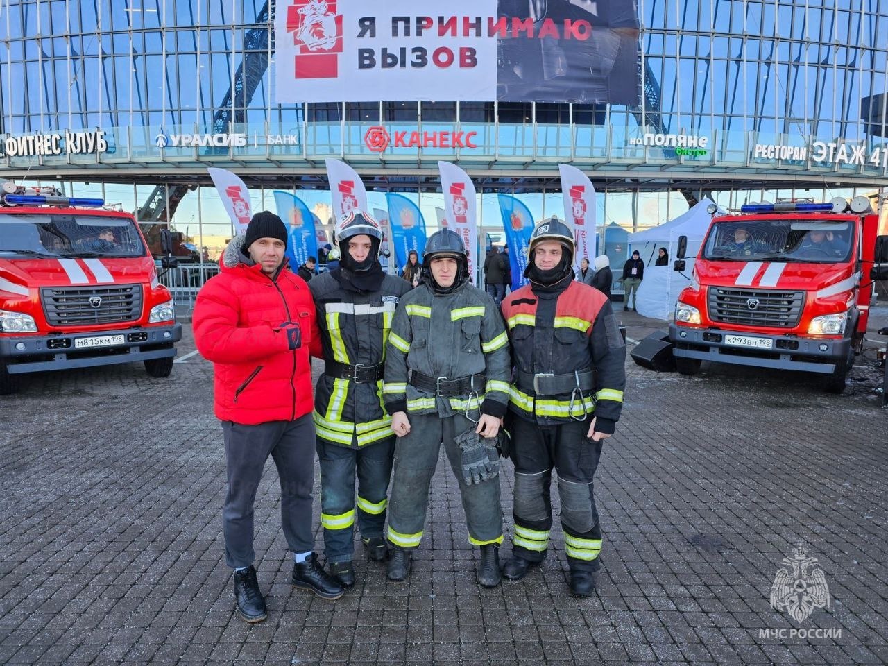  Пожарные Владимирской области поднялись на 39 этаж торгового центра в полной экипировке