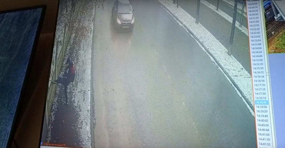 В Коврове вандал сломал бетонный забор 