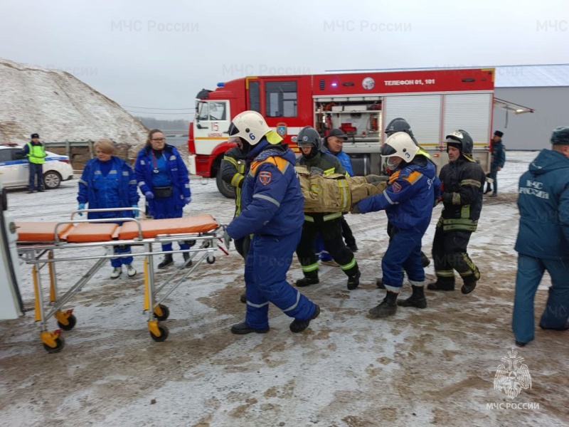 На трассе М-12 сотрудники МЧС отработали сценарий крупной аварии с погибшими и пострадавшими