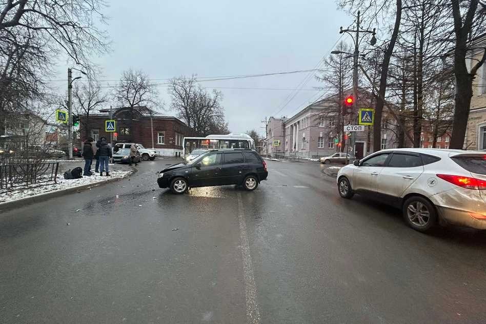 В Коврове 18-летний водитель легковушки устроил ДТП с пострадавшими 