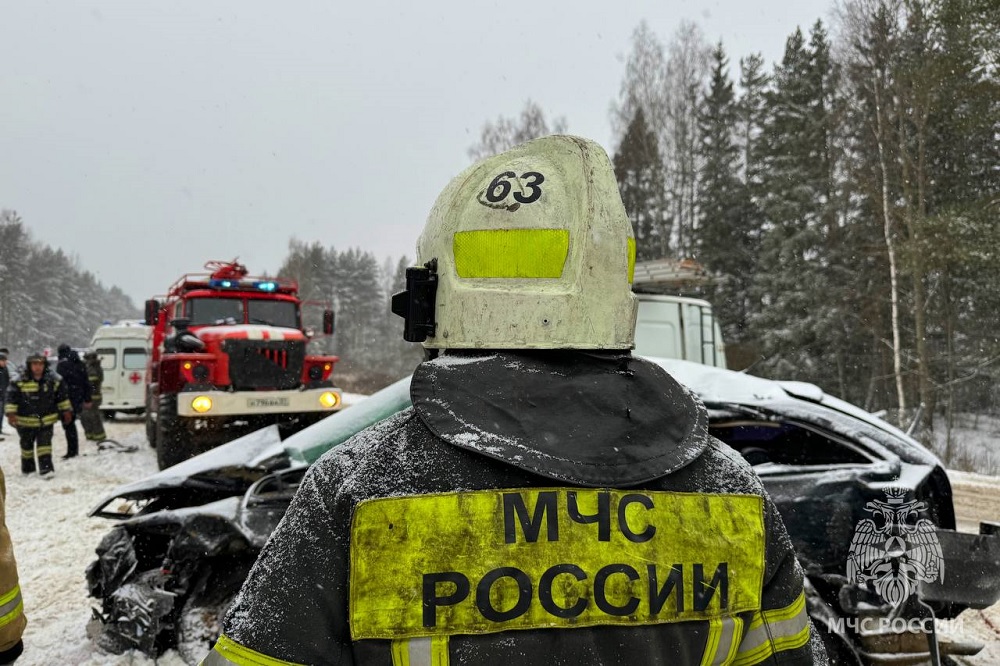 Пассажирский автобус "Владимир-Иваново" попал в смертельное ДТП с легковушкой и фурой 