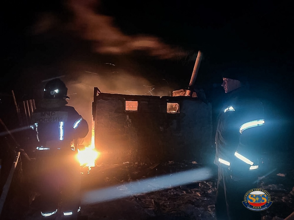 Во Владимирской области пожар уничтожил баню 