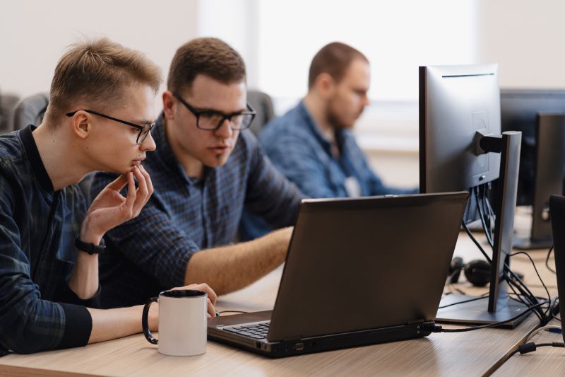 Почему IT-шники предпочитают работу в крупных компаниях