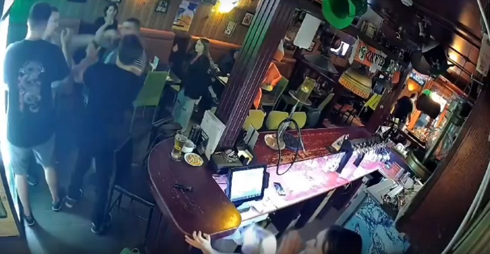 Во Владимире вынесли приговор устроившему драку в баре в центре города дебоширу 