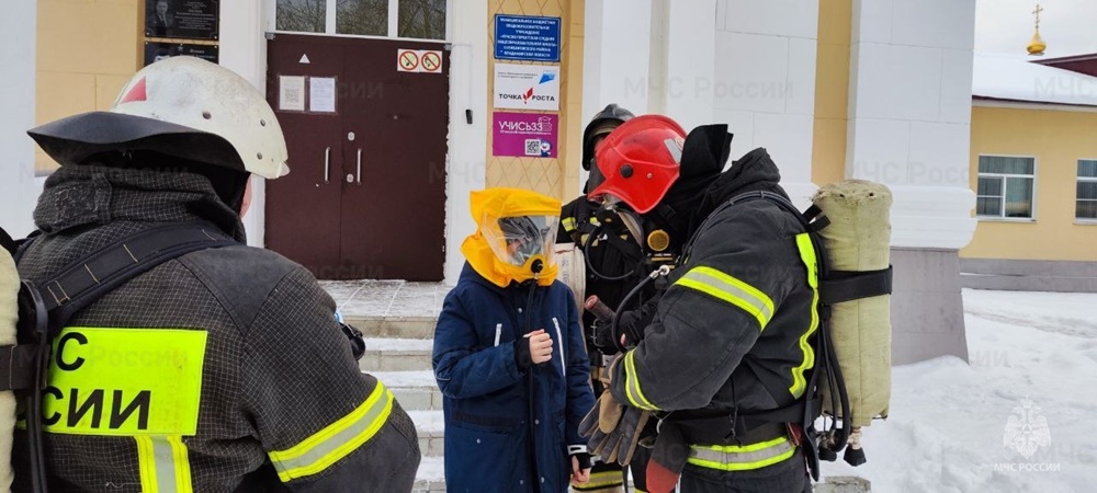 Во Владимирской области сотрудники МЧС "потушили пожар" в школе 