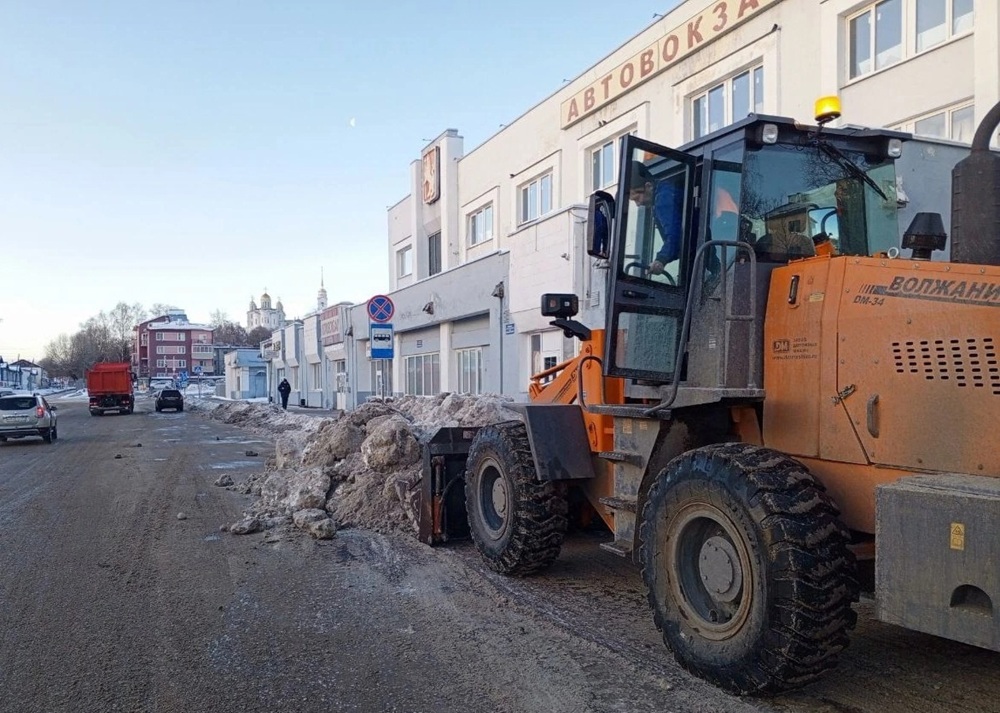 Владимирские коммунальщики круглосуточно ведут уборку выпавшего снега