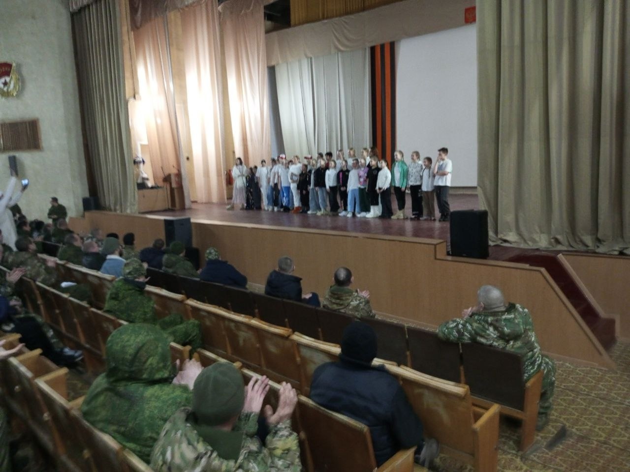 Ковровские артисты поздравили бойцов СВО с Новым годом в воинской части