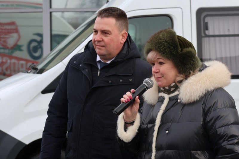 Две владимирские спортшколы получили новые автобусы 