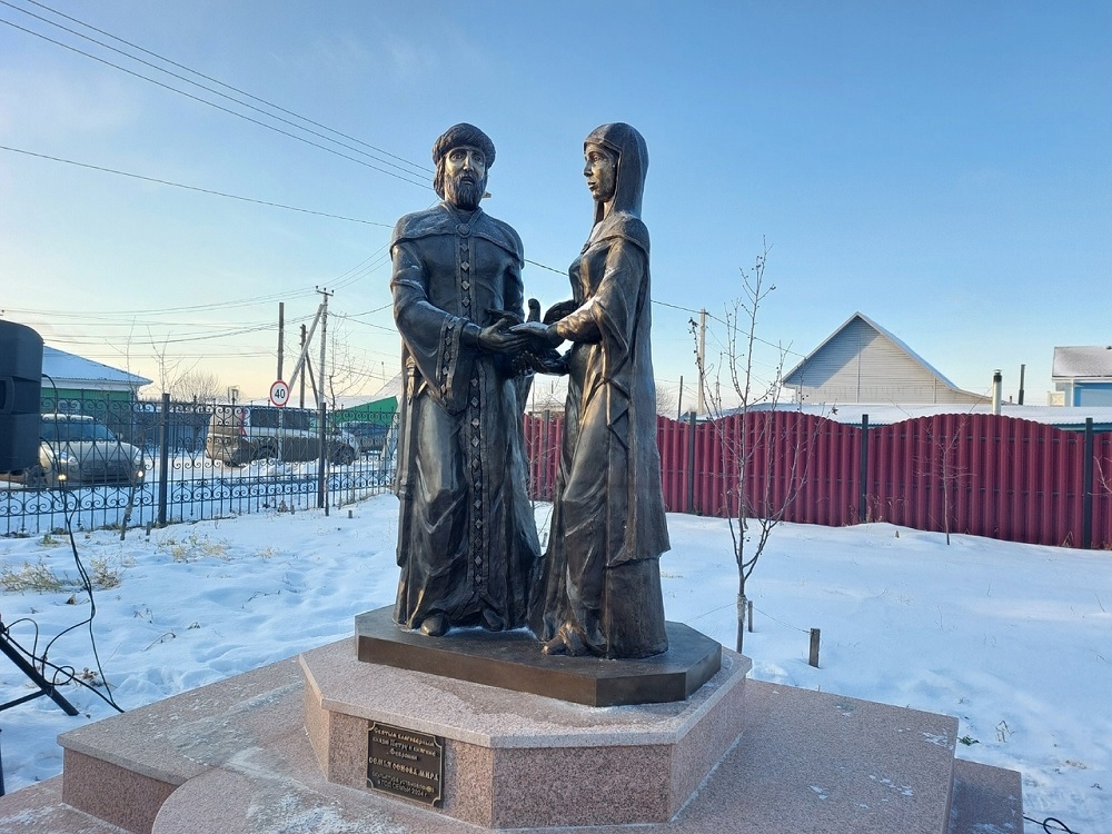 В Тюменской области появилась скульптура муромских святых Петра и Февронии 