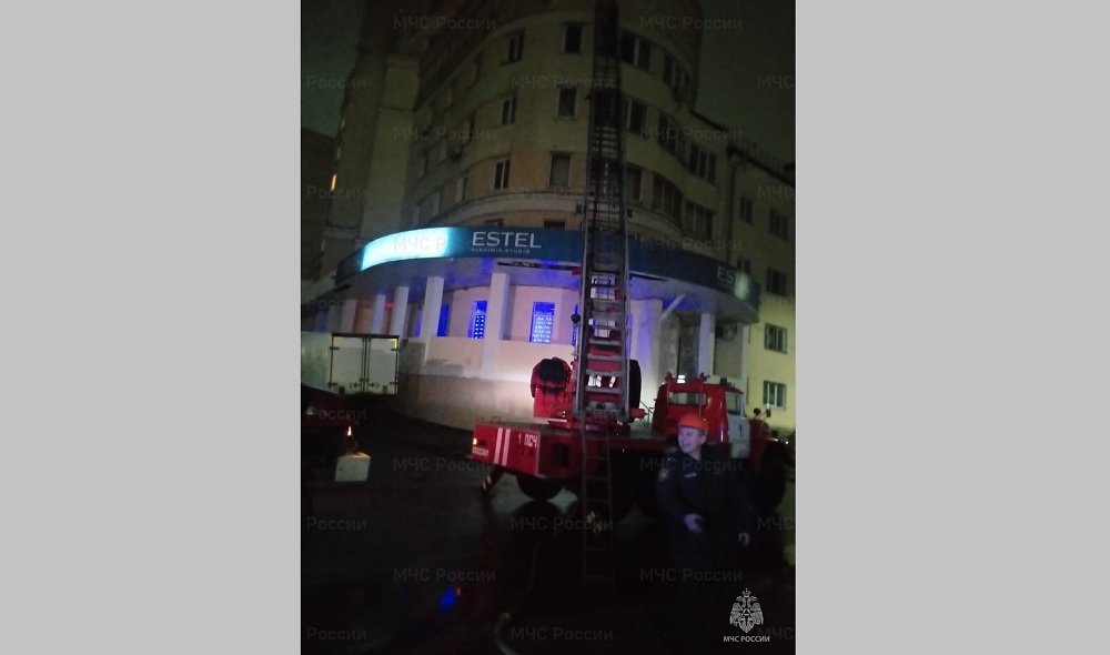 Сотрудники МЧС спасли из горящего дома во Владимире 5 человек 