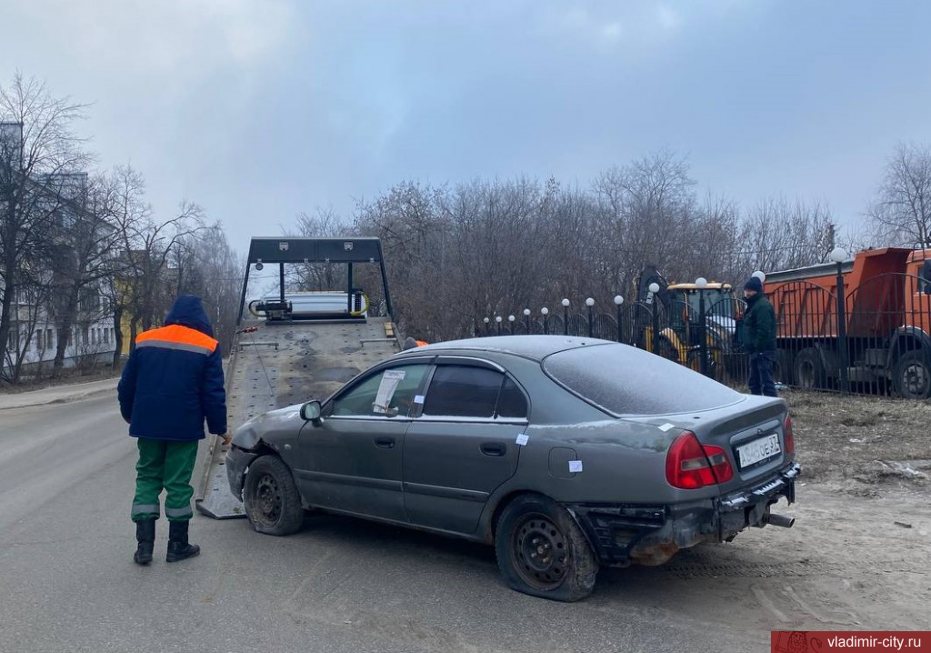 Во Владимире на спецстоянку эвакуировано 35 брошенных авто