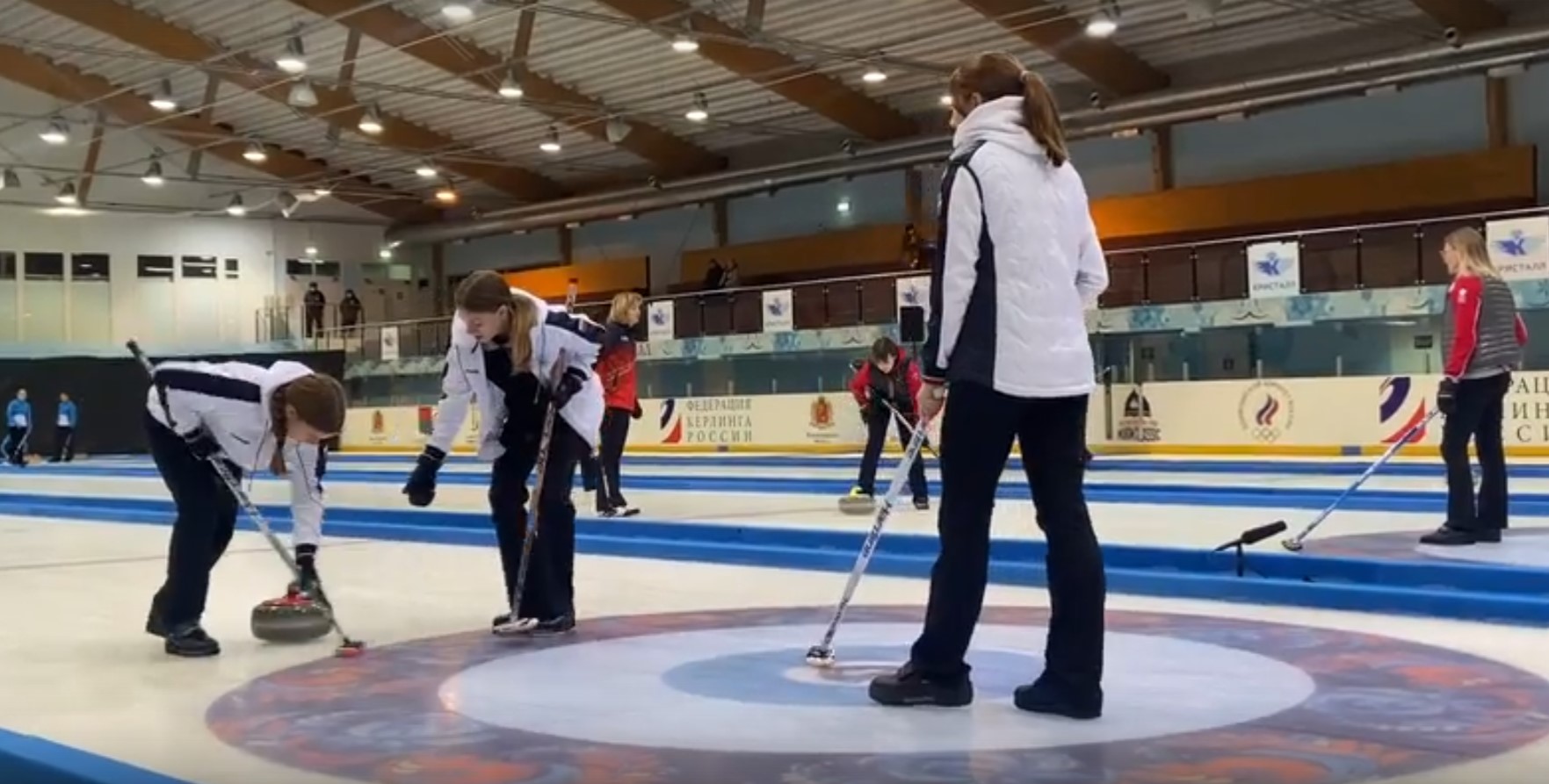 Муромские спортсменки выиграли чемпионат ЦФО по кёрлингу