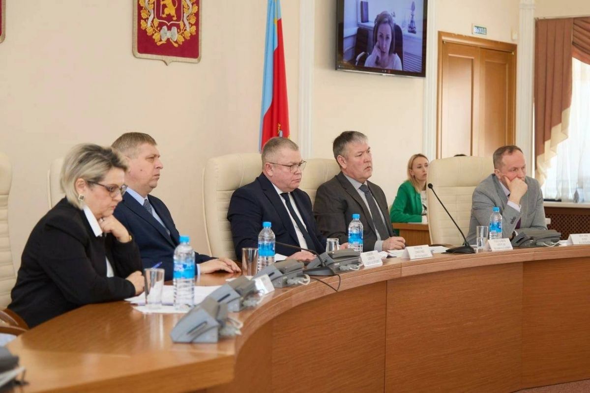  "В рамках круглого стола обсудили вопросы, касающиеся земель сельхозназначения"