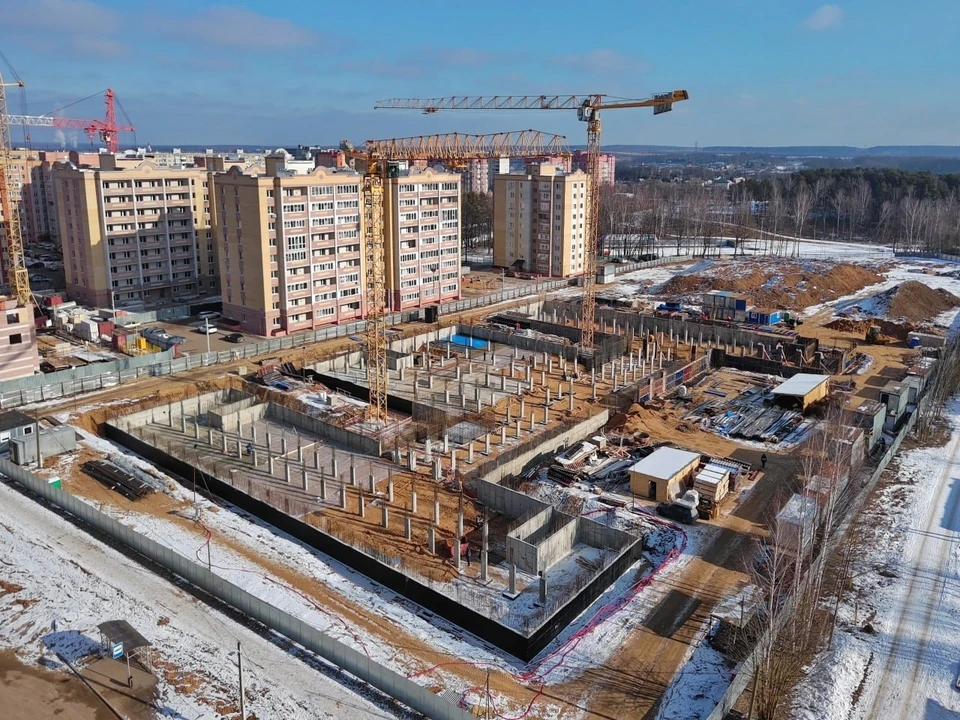 В Александрове завершают строительство подвала в новой школе 